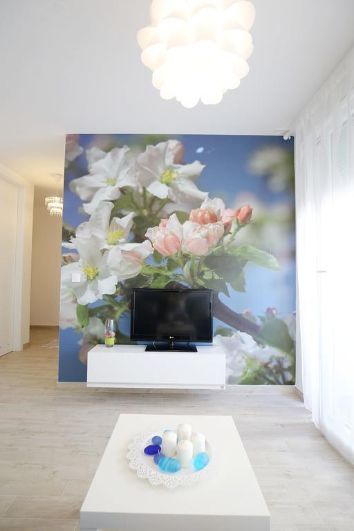 Flowers, Free Garage Parking